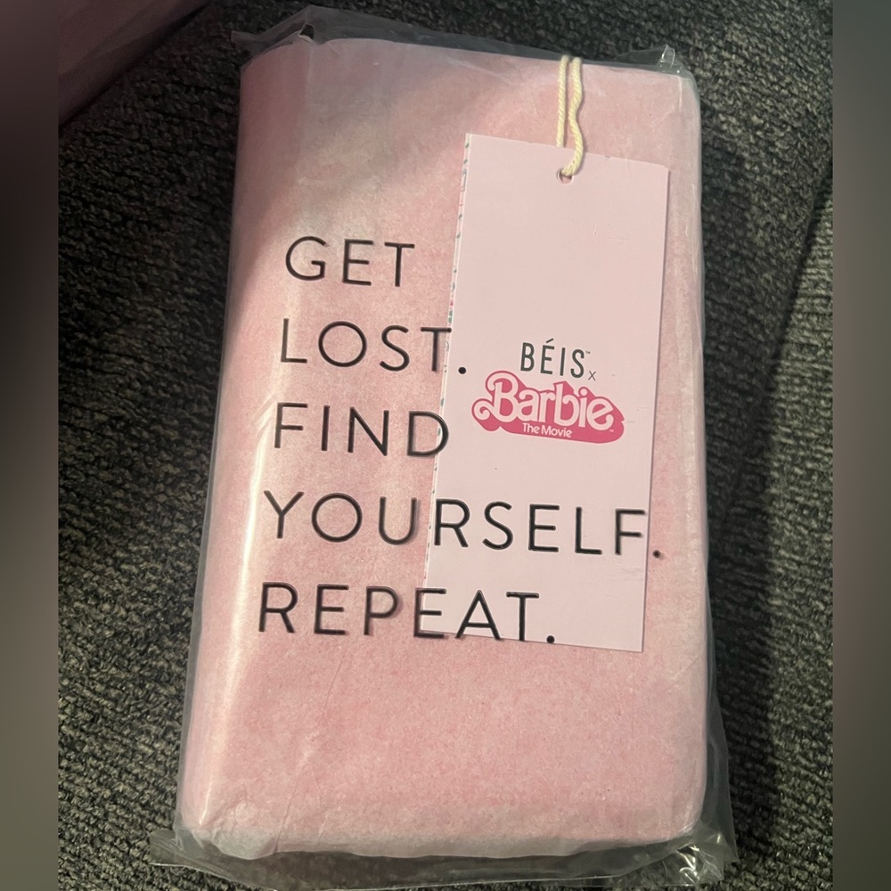 Beis X Barbie travel wallet - Picture 2 of 7